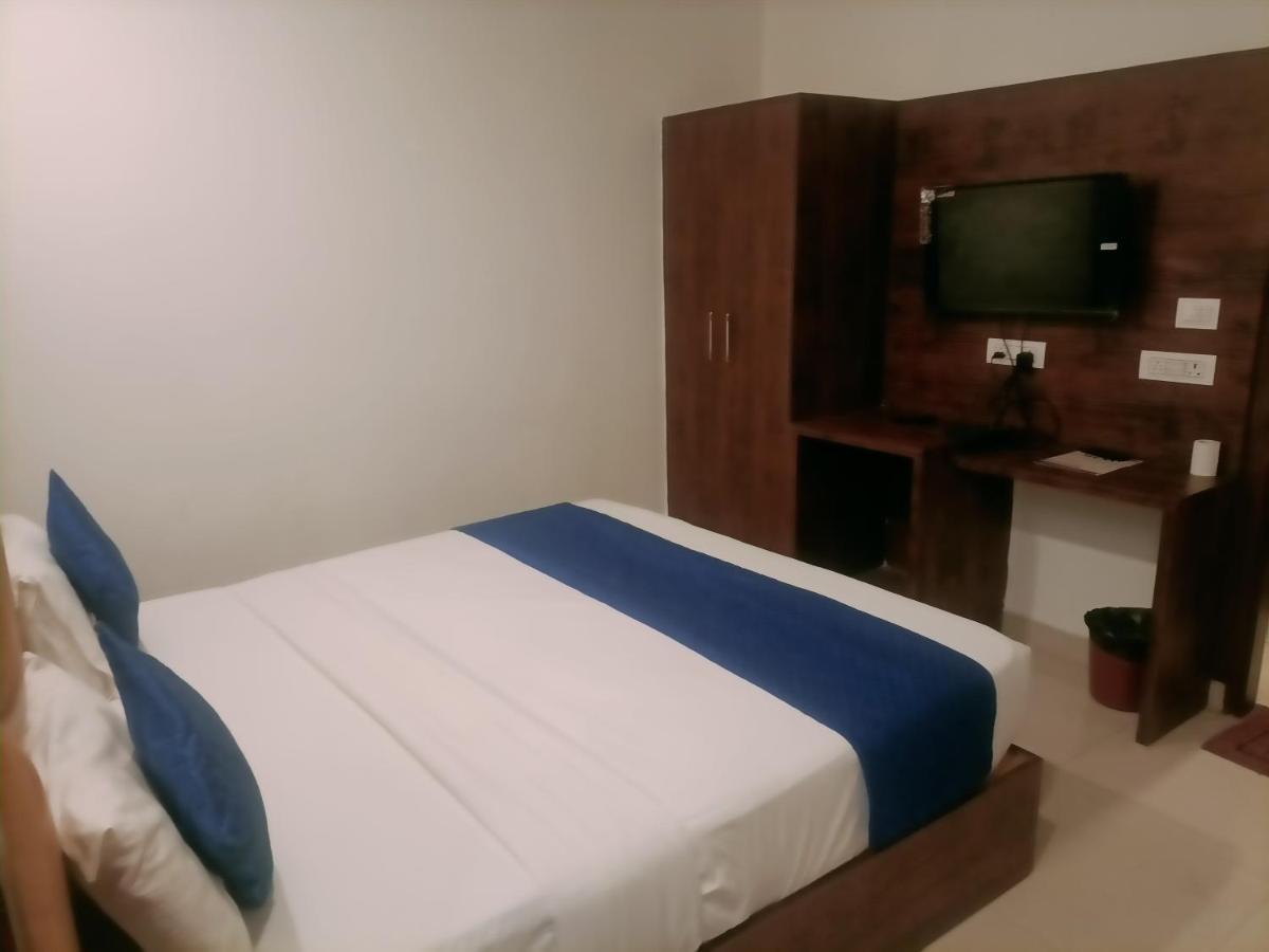 Hotel Le Mount Near Igi Airport Нью-Делі Екстер'єр фото