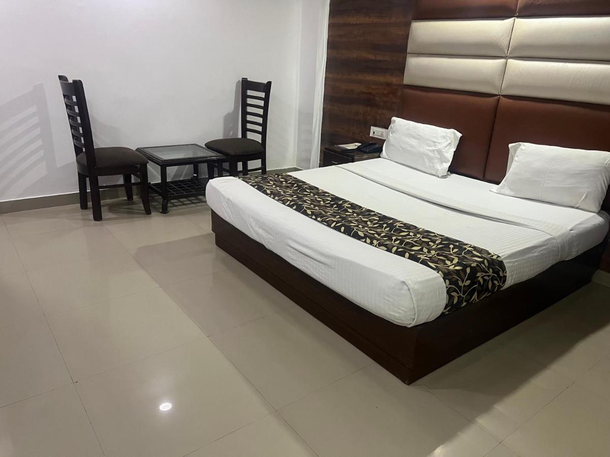 Hotel Le Mount Near Igi Airport Нью-Делі Екстер'єр фото